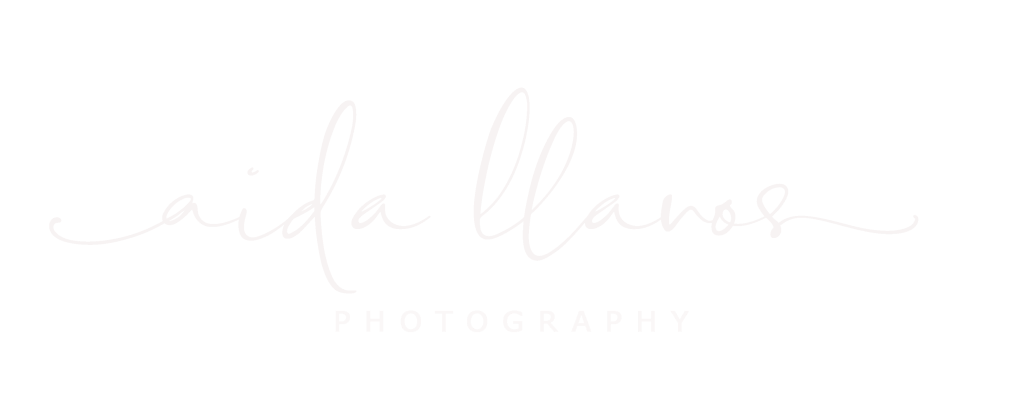 London Family Photographer, Aida Llanos logo in white